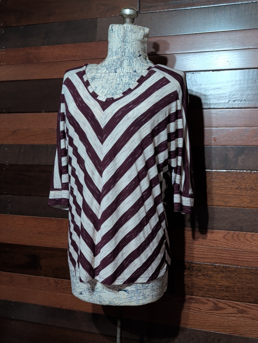 Apt. 9 Chevron V-Neck Tunic in Ivory & Burgundy - Picture 5 of 10